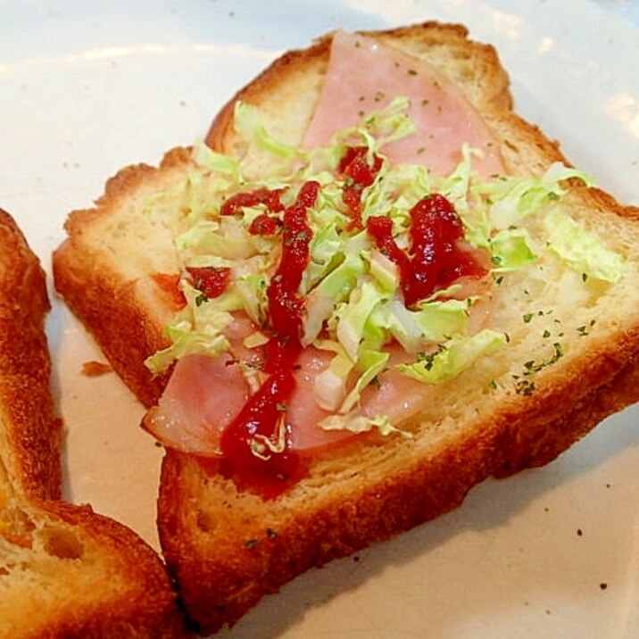 パセリ/ケチャで　ハムと白菜のデニッシュパン